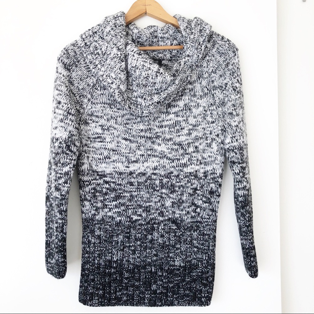 White House Black Market Size Medium Knit Sweater